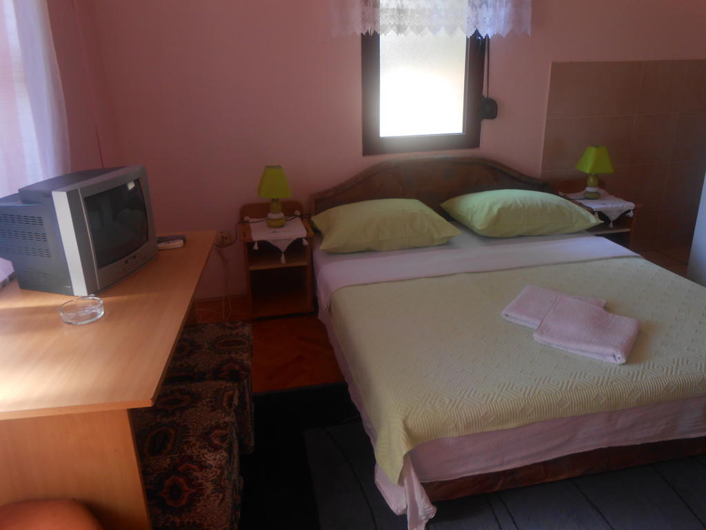 Apartments & Hostel Zdrava Hrana Mostar Room photo