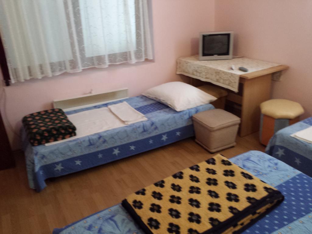 Apartments & Hostel Zdrava Hrana Mostar Room photo
